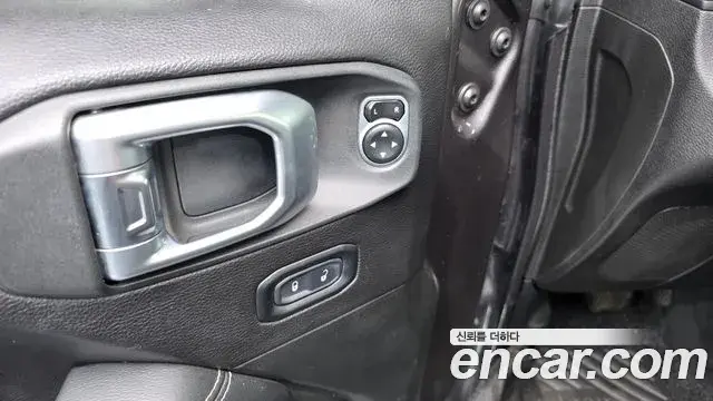 Jeep Wrangler 2019 — Photo 20/34