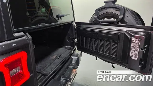 Jeep Wrangler 2019 — Photo 12/34