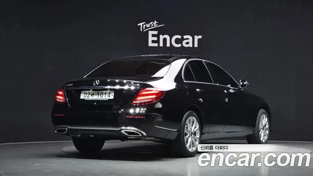 Mercedes-Benz E-Class 2018 — Фото 2/20