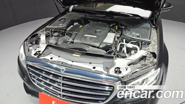 Mercedes-Benz E-Class 2018 — Фото 6/20