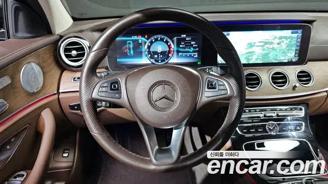 Mercedes-Benz E-Class 2018 — Фото 13/20