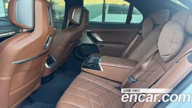 BMW 7 Series 2023 — Photo 12/20