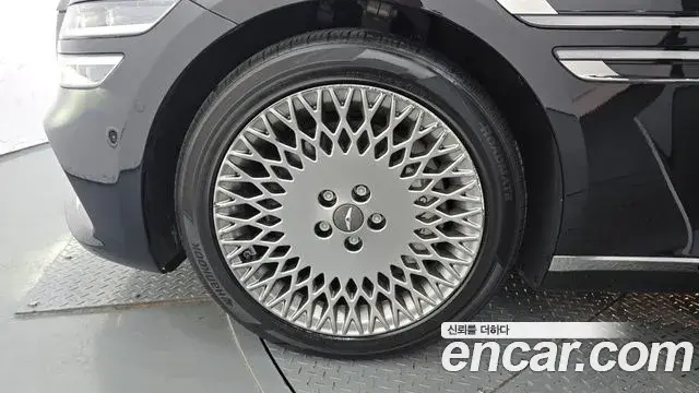 Genesis Electrified G80 2022 — Photo 5/20