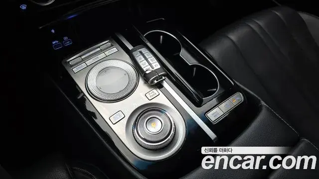 Genesis Electrified G80 2022 — Photo 9/20