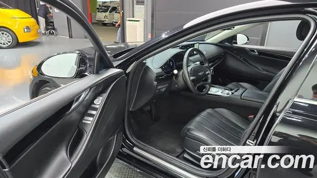 Genesis Electrified G80 2022 — Photo 10/20