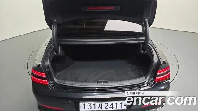 Genesis Electrified G80 2022 — Photo 16/20