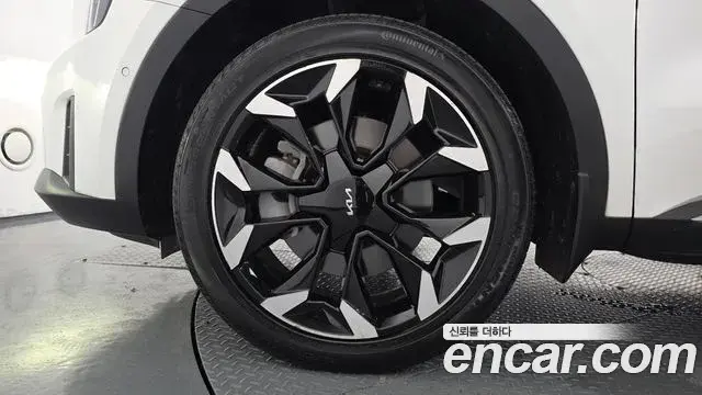 Kia Sorento 2023 — ფოტო 2/34