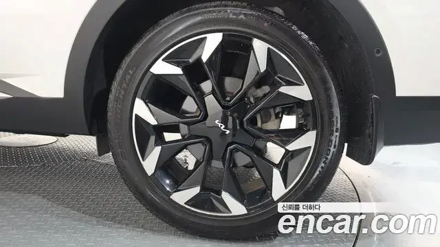 Kia Sorento 2023 — ფოტო 31/34
