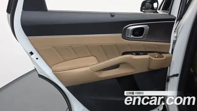 Kia Sorento 2023 — ფოტო 8/34