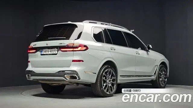 BMW X7 2024 — Photo 28/44