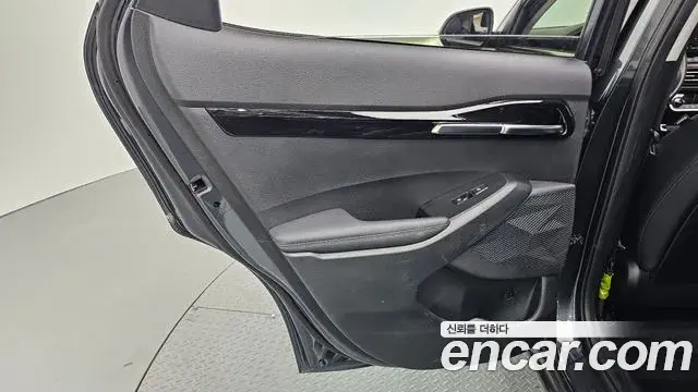 Kia Seltos 2022 — Şəkil 25/30