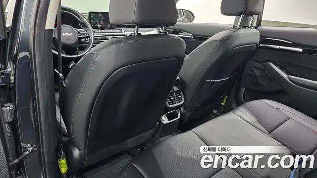 Kia Seltos 2022 — Şəkil 10/30
