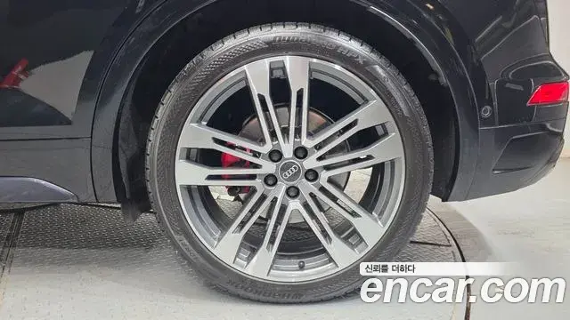 Audi SQ5 2021 — Şəkil 31/32