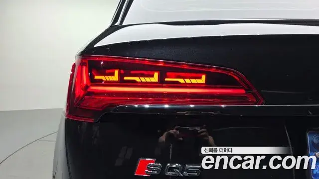 Audi SQ5 2021 — Şəkil 17/32