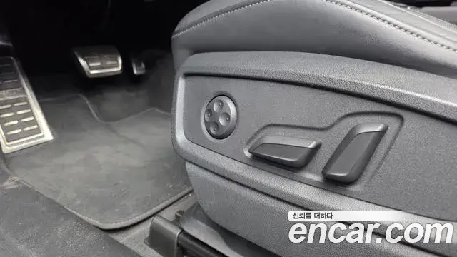 Audi SQ5 2021 — Şəkil 25/32