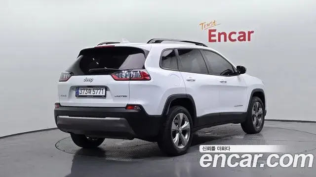 Jeep Cherokee 2022 — ფოტო 12/20