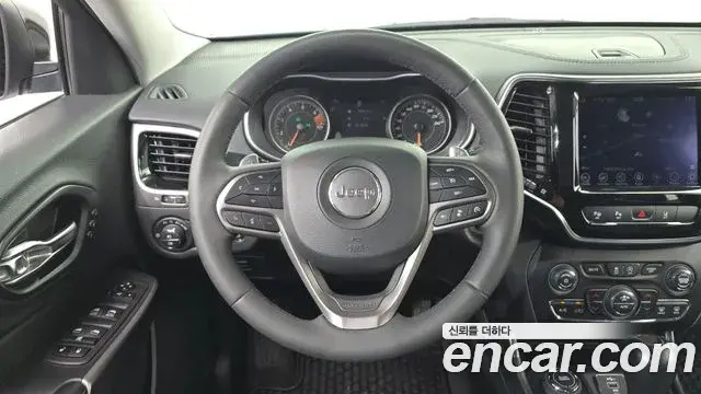 Jeep Cherokee 2022 — ფოტო 19/20