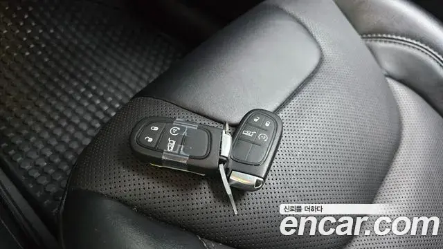 Jeep Cherokee 2022 — ფოტო 5/20