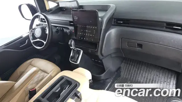 Hyundai Staria 2022 — Photo 7/20