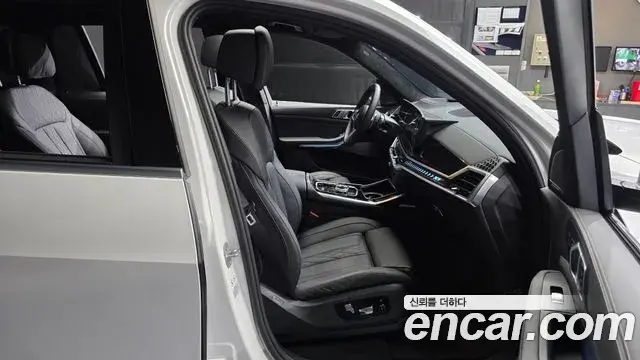 BMW X7 2024 — Photo 34/36