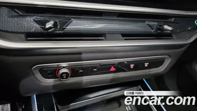 BMW X7 2024 — Photo 33/36