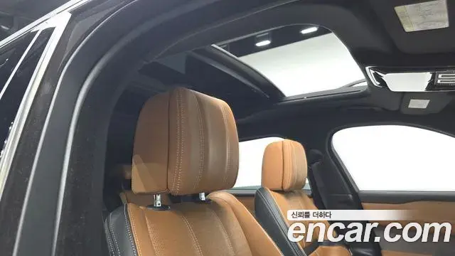 Land Rover Range Rover Velar 2018 — Фото 16/20
