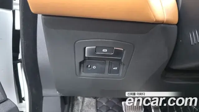 Land Rover Range Rover Velar 2018 — ფოტო 12/33