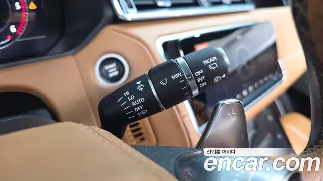 Land Rover Range Rover Velar 2018 — ფოტო 30/33