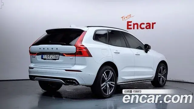 Volvo XC60 2020 — ფოტო 1/34