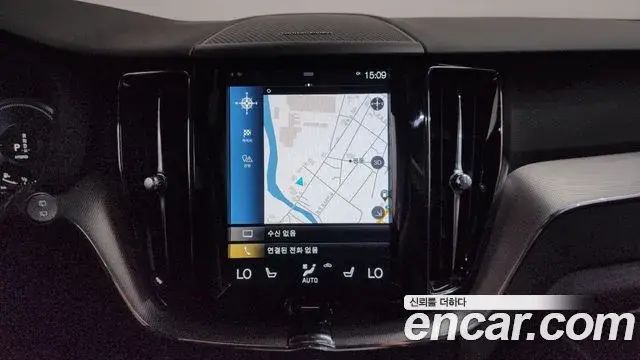 Volvo XC60 2020 — ფოტო 33/34