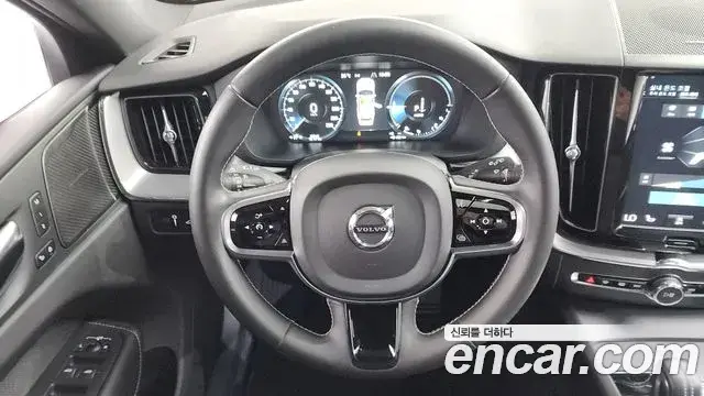 Volvo XC60 2020 — ფოტო 22/34