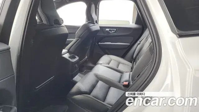 Volvo XC60 2020 — ფოტო 6/34