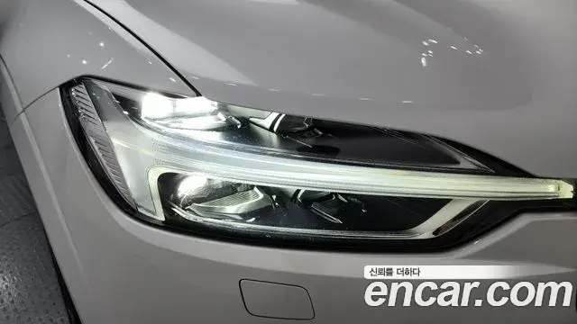 Volvo XC60 2020 — ფოტო 9/34