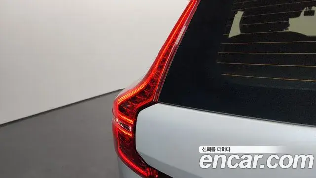 Volvo XC60 2020 — ფოტო 25/34