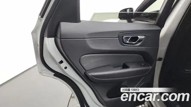 Volvo XC60 2020 — ფოტო 34/34