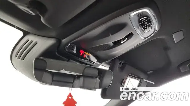 Volvo XC60 2020 — ფოტო 29/34