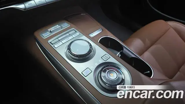 Genesis GV70 2023 — ფოტო 29/32