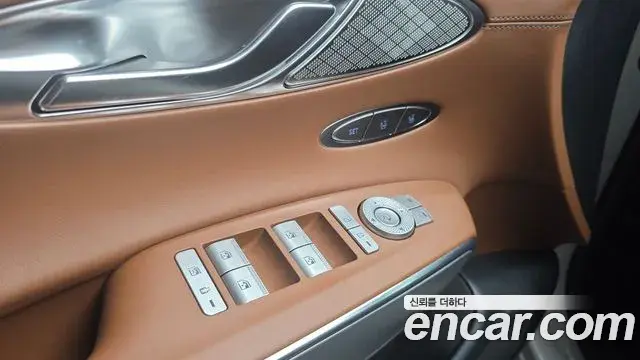 Genesis GV70 2023 — ფოტო 17/32