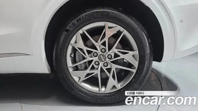 Genesis GV70 2023 — ფოტო 24/32