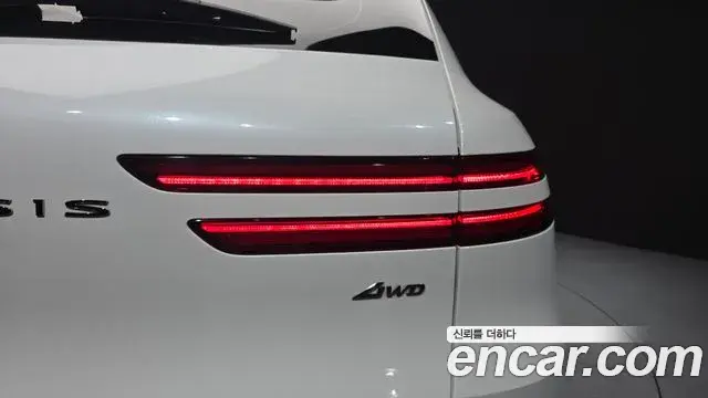Genesis GV70 2023 — ფოტო 23/32