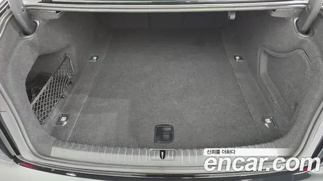 Audi A6 2022 — Şəkil 17/31