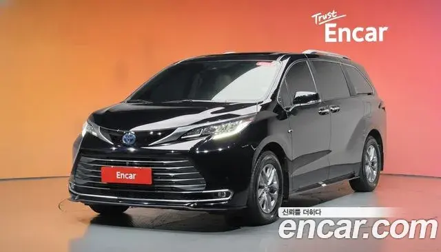 Toyota Sienna 2024 — Фото 1/20