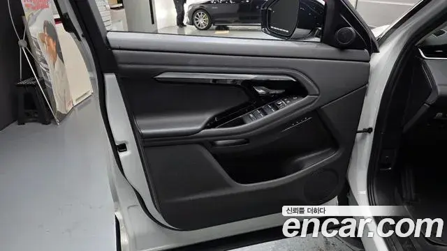 Land Rover Range Rover Evoque 2022 — Şəkil 17/38