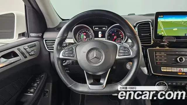 Mercedes-Benz GLE-Class 2018 — Фото 12/20
