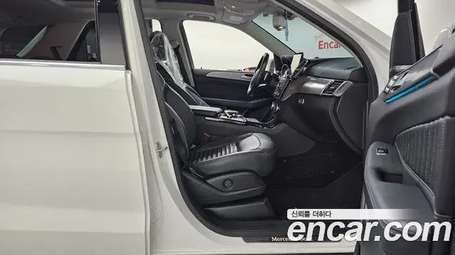 Mercedes-Benz GLE-Class 2018 — Photo 30/33