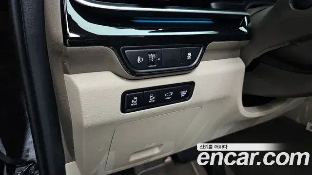 Kia Carnival 2024 — Photo 8/39