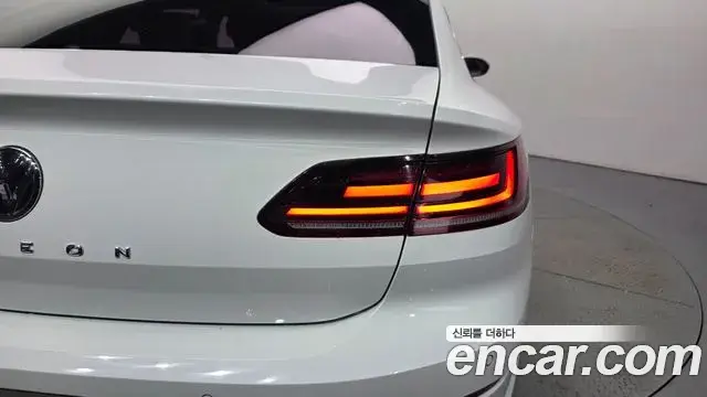 Volkswagen Arteon 2019 — Şəkil 17/33