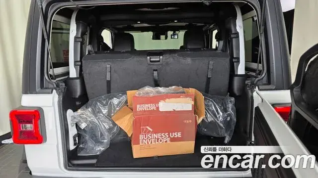 Jeep Wrangler 2025 — Photo 16/30