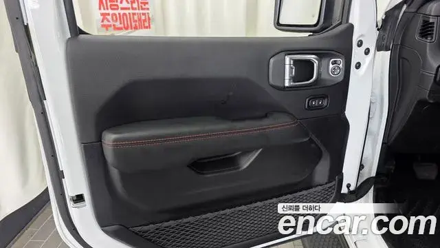 Jeep Wrangler 2025 — Photo 17/30