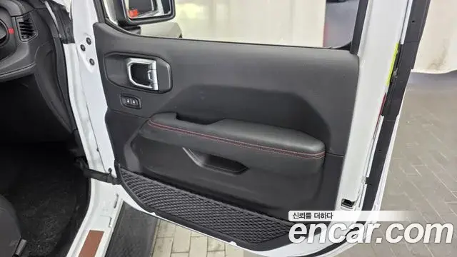 Jeep Wrangler 2025 — Photo 23/30